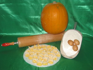 Cappellacci di zucca Ferraresi di nostra produzione fatti a mano.